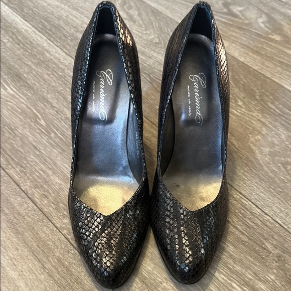 carisma6 Shoes - NWOB Snakeskin Heels